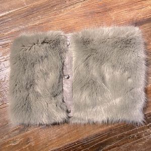 Lux Banana republic faux fur scarf
